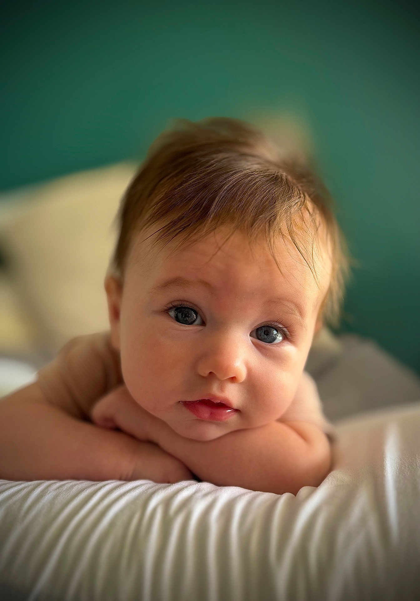 Elliot participe au concours pour gagner de l'argent avec cette photo : baby, infant, face, eyes, hair, skin, resting, soft, white, bed, curious, portrait, closeup, child, cute, expression, indoors, young, peaceful, background