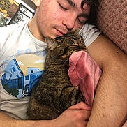 Lucky participe au concours pour gagner de l'argent avec cette photo : young_man, cat, tabby_cat, sleeping, cuddle, blanket, pink_blanket, arm, face, closed_eyes, curly_hair, facial_hair, indoor, bedroom, resting, relaxation, skin, hand, comfort, affection