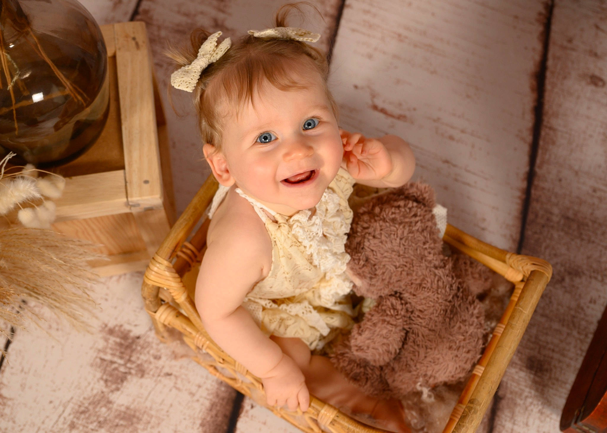 Livia participe au concours pour gagner de l'argent avec cette photo : baby, baby_toddler_clothing, chair, cheek, child, comfort, dress, event, eye, flash_photography, hair, happy, iris, joy, person, room, sitting, skin, smile, textile