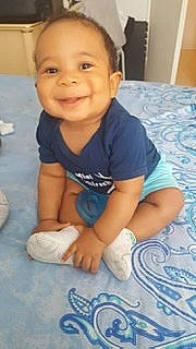 Nayann participe au concours pour gagner de l'argent avec cette photo : arm, baby, cheek, child, chin, crawling, face, facial_expression, floor, head, joy, leg, nose, person, play, sitting, skin, smile, thumb, toddler