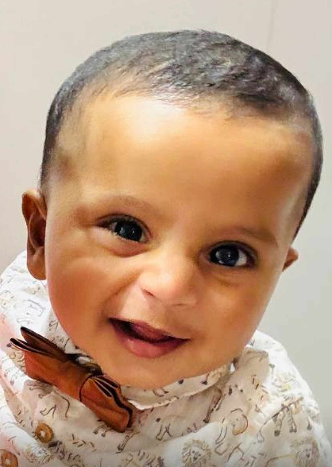 Elhan is registered to the contest to win money with this photo: baby, child, smiling, face, boy, bow_tie, clothing, cute, portrait, happy, infant, closeup, young, person, head, eyes, skin, fashion, expression, indoors