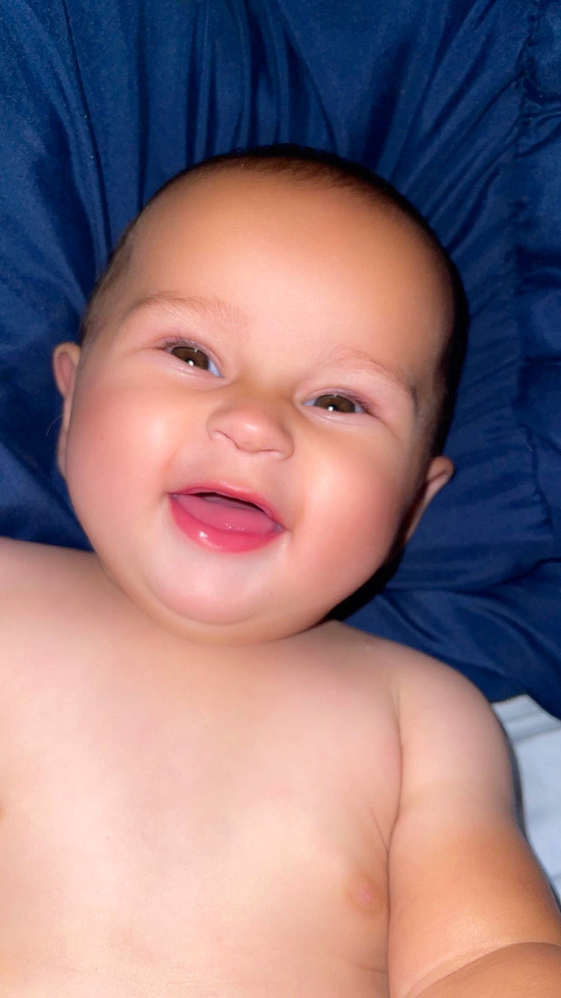 Gervazio is registered to the contest to win money with this photo: baby, cheek, ear, eye, eyebrow, eyelash, forehead, hair, hairstyle, head, human_body, iris, jaw, lip, mouth, muscle, neck, nose, person, skin