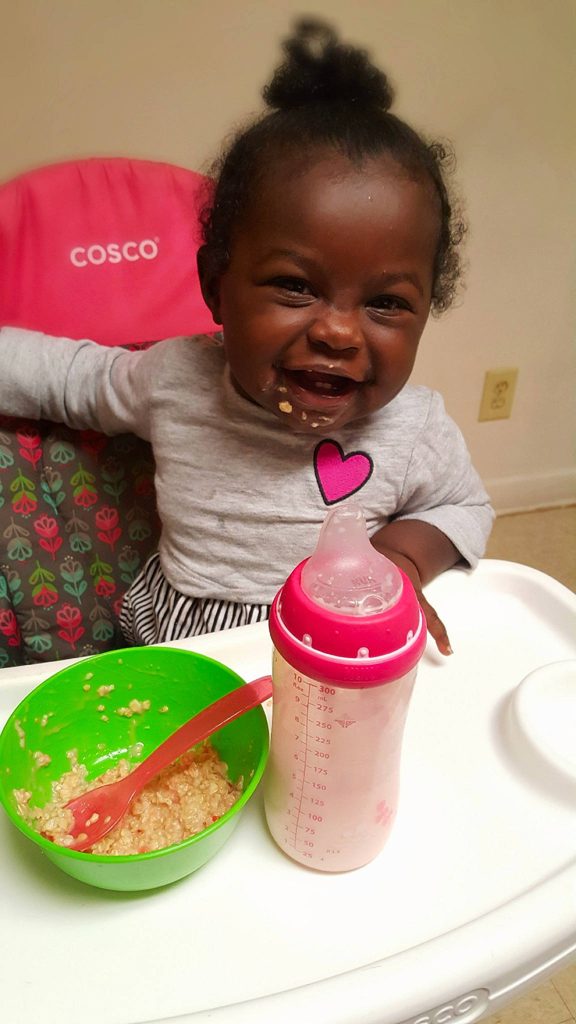 Mariyah is registered to the contest to win money with this photo: baby, baby_food, child, comfort_food, eating, food, person, play, tableware, toddler