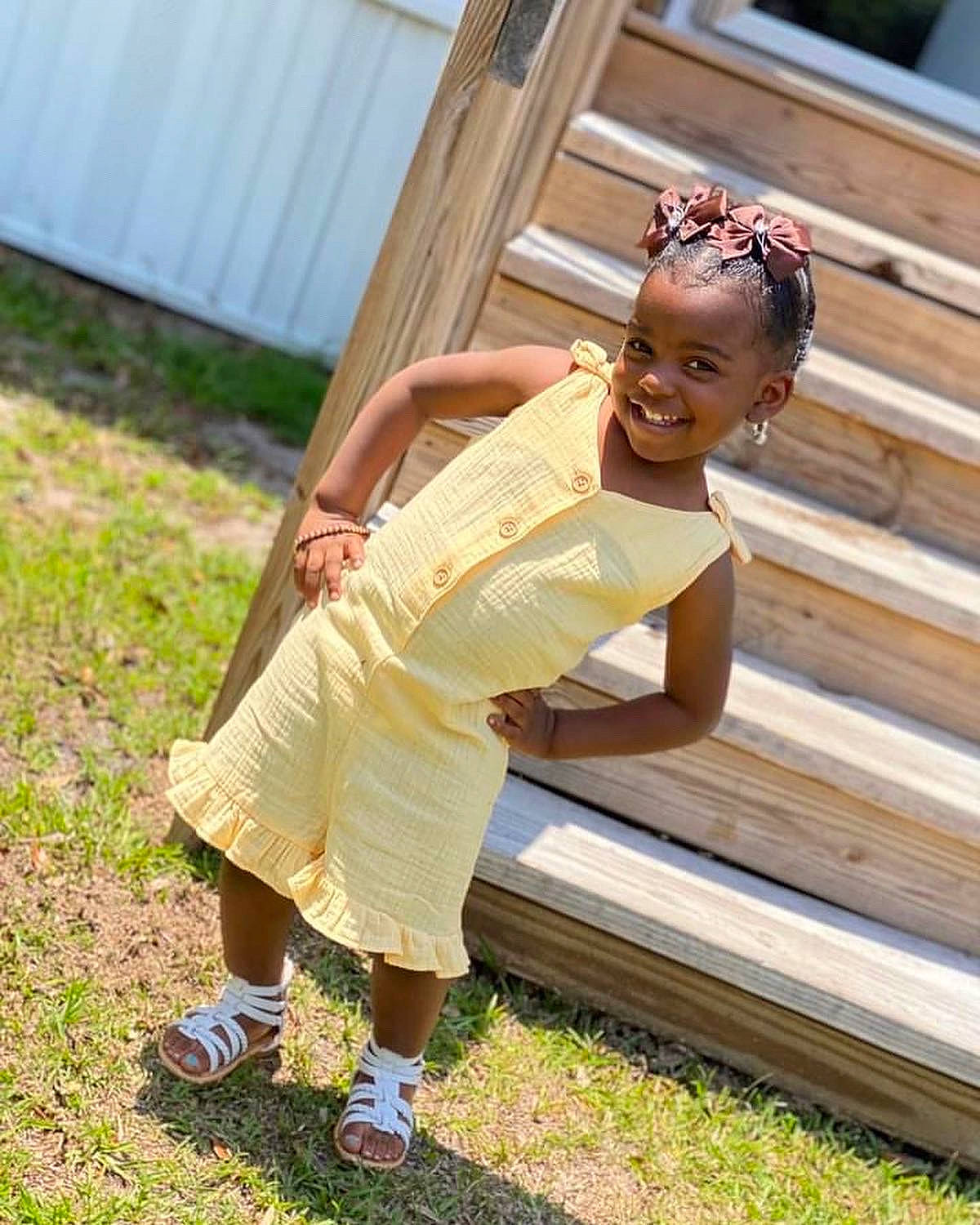 Cemoni is registered to the contest to win money with this photo: dress, eye, flash_photography, glasses, grass, hairstyle, happy, house, joy, leg, leisure, people_in_nature, person, plant, shoe, smile, stairs, sunglasses, thigh, toddler