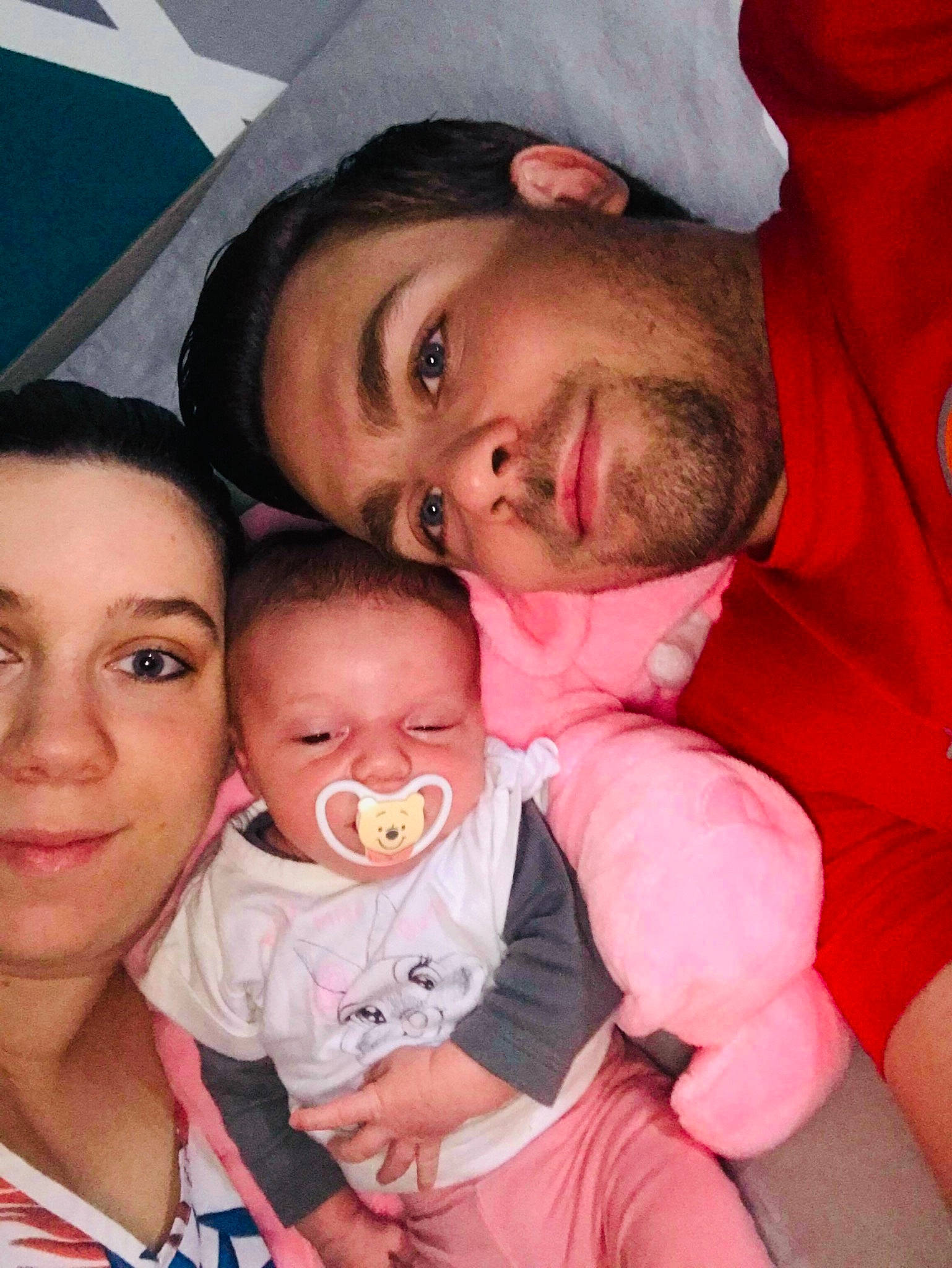 éléna a rejoint le concours — aidez-le/la à gagner de superbes lots ! baby, cheek, child, comfort, event, eye, face, fun, gesture, happy, joy, mouth, nose, organ, person, red, selfie, skin, smile, t_shirt