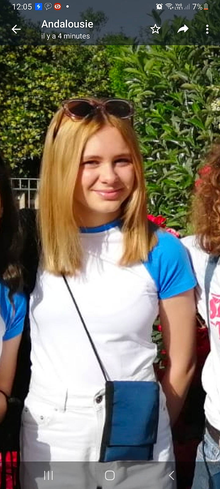 Gina a rejoint le concours — aidez-le/la à gagner de superbes lots ! electric_blue, event, eyewear, facial_expression, fun, glasses, goggles, hair, hairstyle, happy, joy, layered_hair, long_hair, person, recreation, sleeve, smile, step_cutting, street_fashion, sunglasses