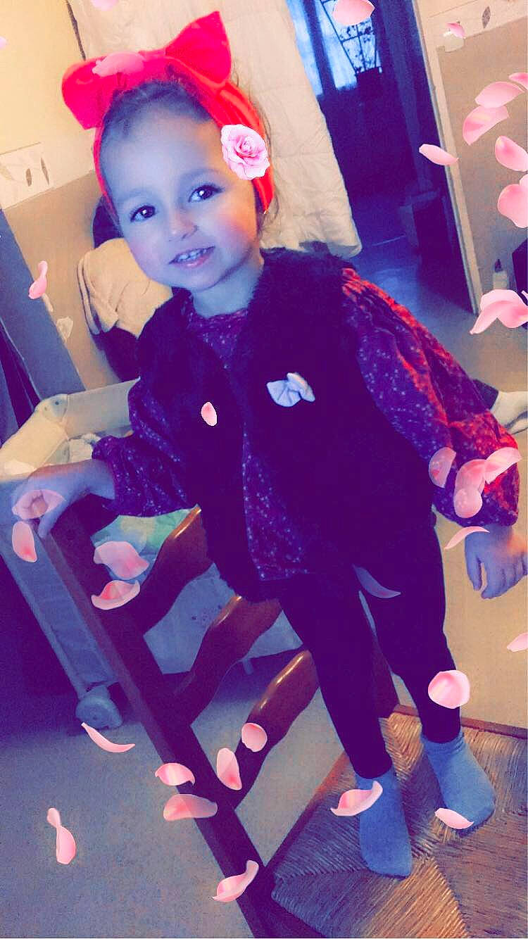 Mathilda participe au concours pour gagner de l'argent avec cette photo : child, costume, ear, fun, magenta, person, pink, purple, shoe, smile, tights, toddler, violet