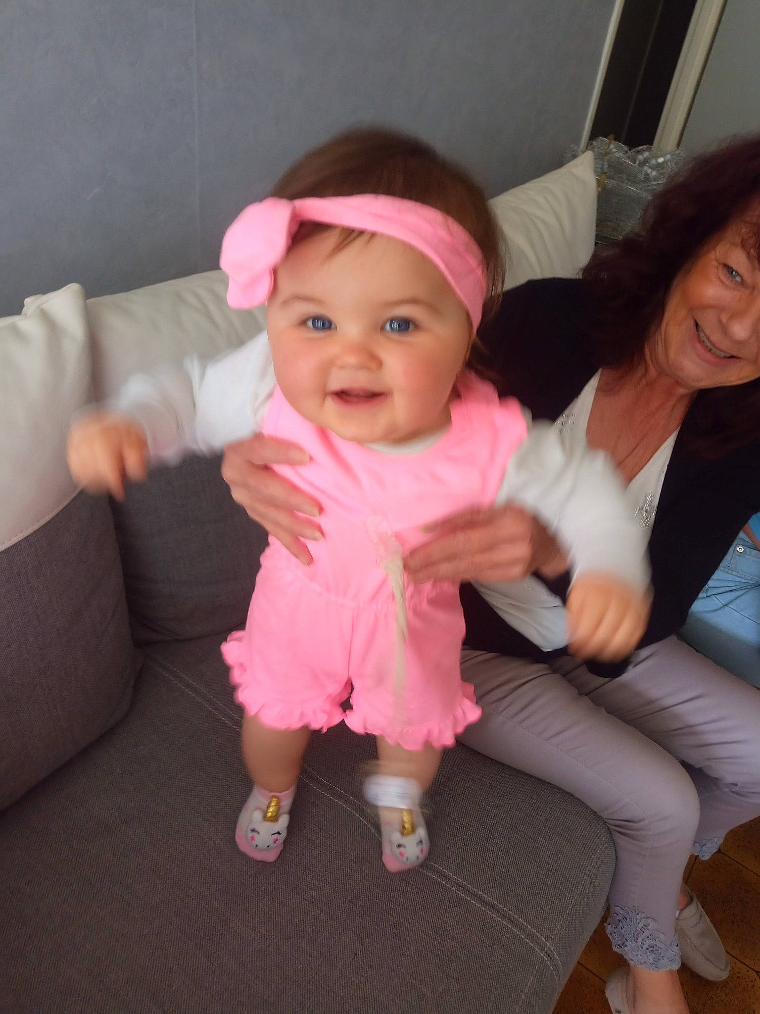 Giulia participe au concours pour gagner de l'argent avec cette photo : arm, baby, baby_toddler_clothing, cheek, comfort, facial_expression, finger, gesture, hand, happy, headwear, human_body, joy, leg, lip, mouth, nose, person, pink, skin