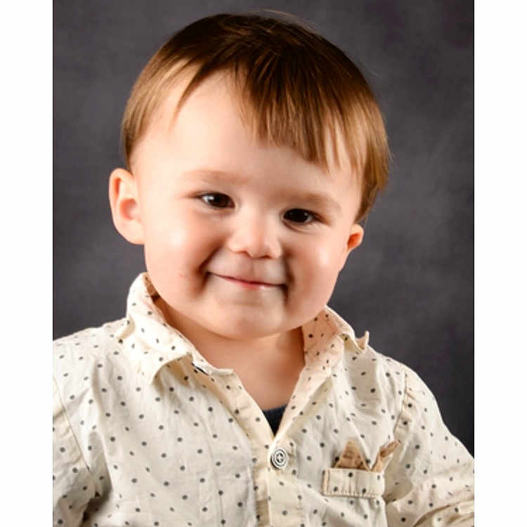 Timéo a rejoint le concours — aidez-le/la à gagner de superbes lots ! baby, blonde, bodypart, clothing, dimples, face, hair, happy, head, laughing, longsleeve, mouth, pajamas, pattern, person, photography, portrait, shirt, smile, teeth