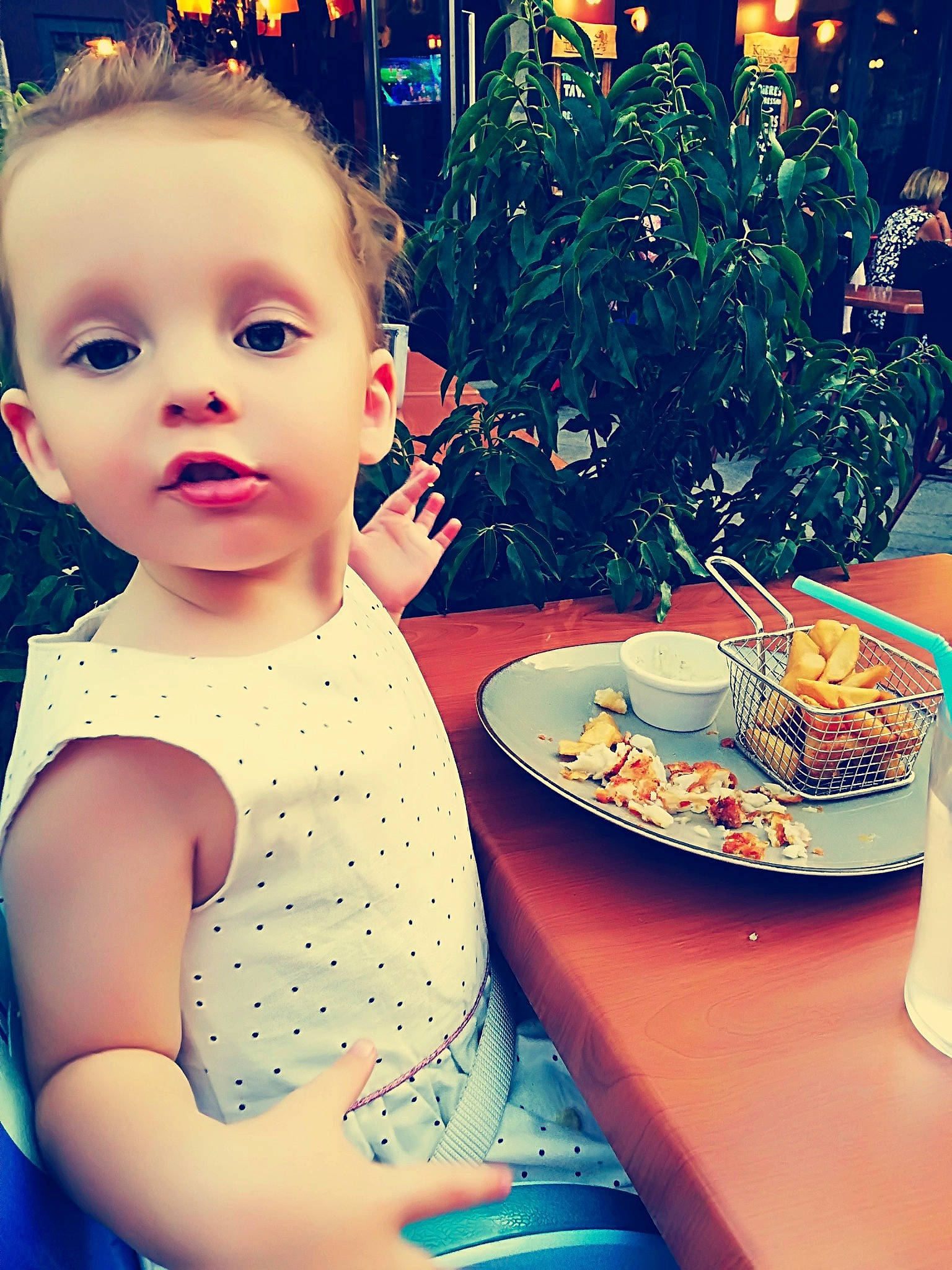 Ambre a rejoint le concours — aidez-le/la à gagner de superbes lots ! baby, brunch, cheek, child, comfort_food, cool, dish, eating, eye, face, food, happy, head, lunch, meal, person, sitting, sweetness, tableware, toddler