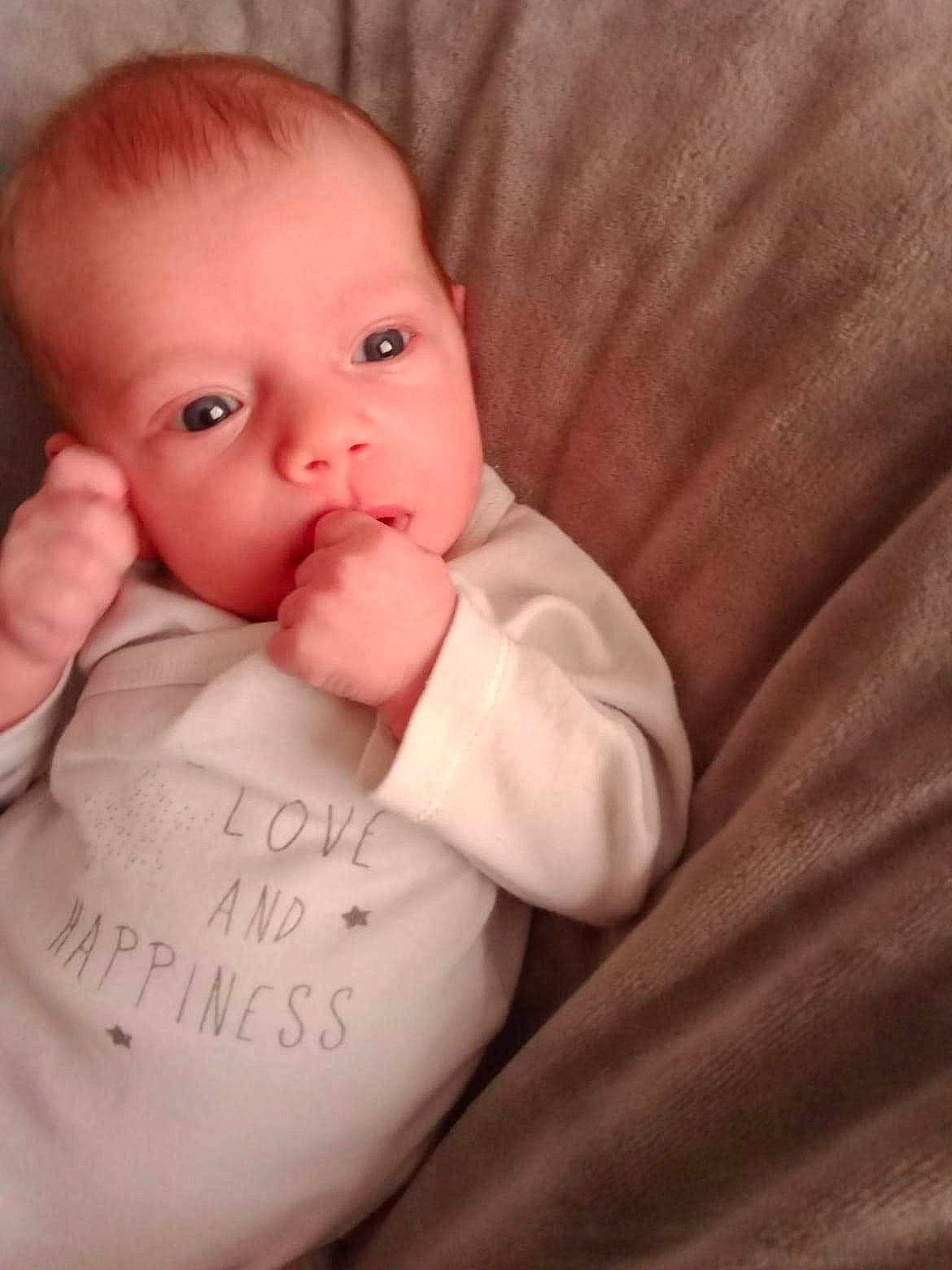 Ruby-louise participe au concours pour gagner de l'argent avec cette photo : baby, baby_sleeping, baby_toddler_clothing, bedding, cheek, comfort, eye, eyebrow, eyelash, face, gesture, happy, human_body, iris, linens, lip, nose, person, sleeve, thumb