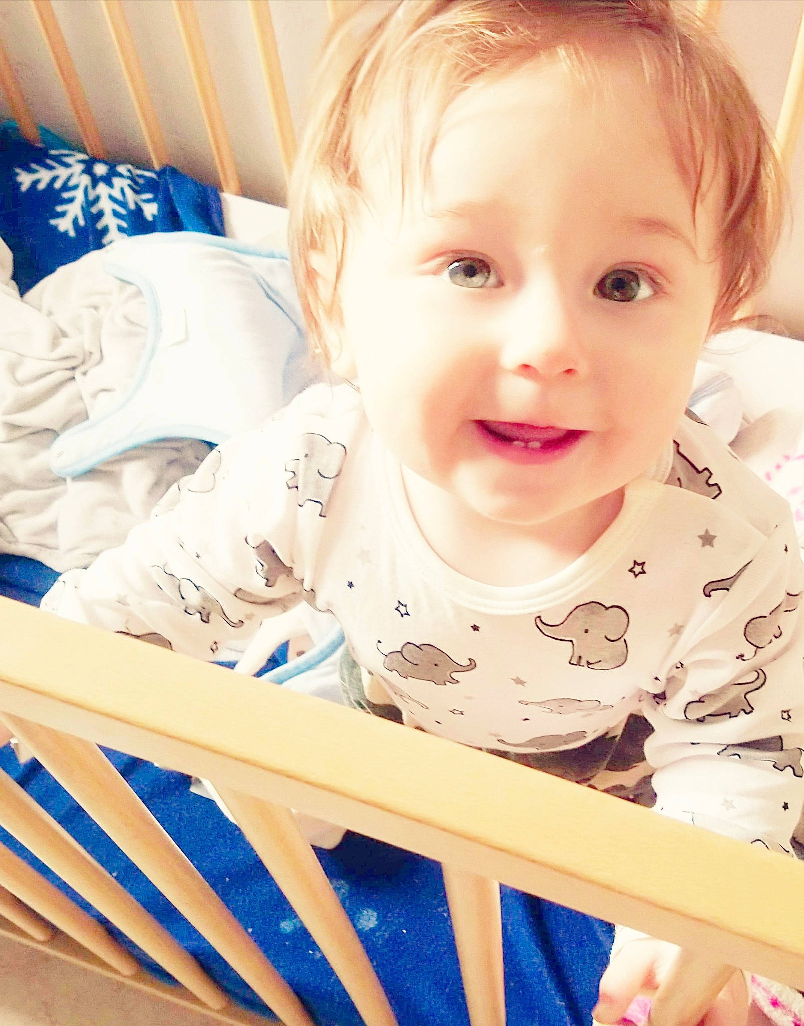 Owen a rejoint le concours — aidez-le/la à gagner de superbes lots ! baby, baby_products, beauty, bed, cheek, child, ear, eye, face, facial_expression, happy, head, infant_bed, nose, person, play, product, sitting, skin, smile