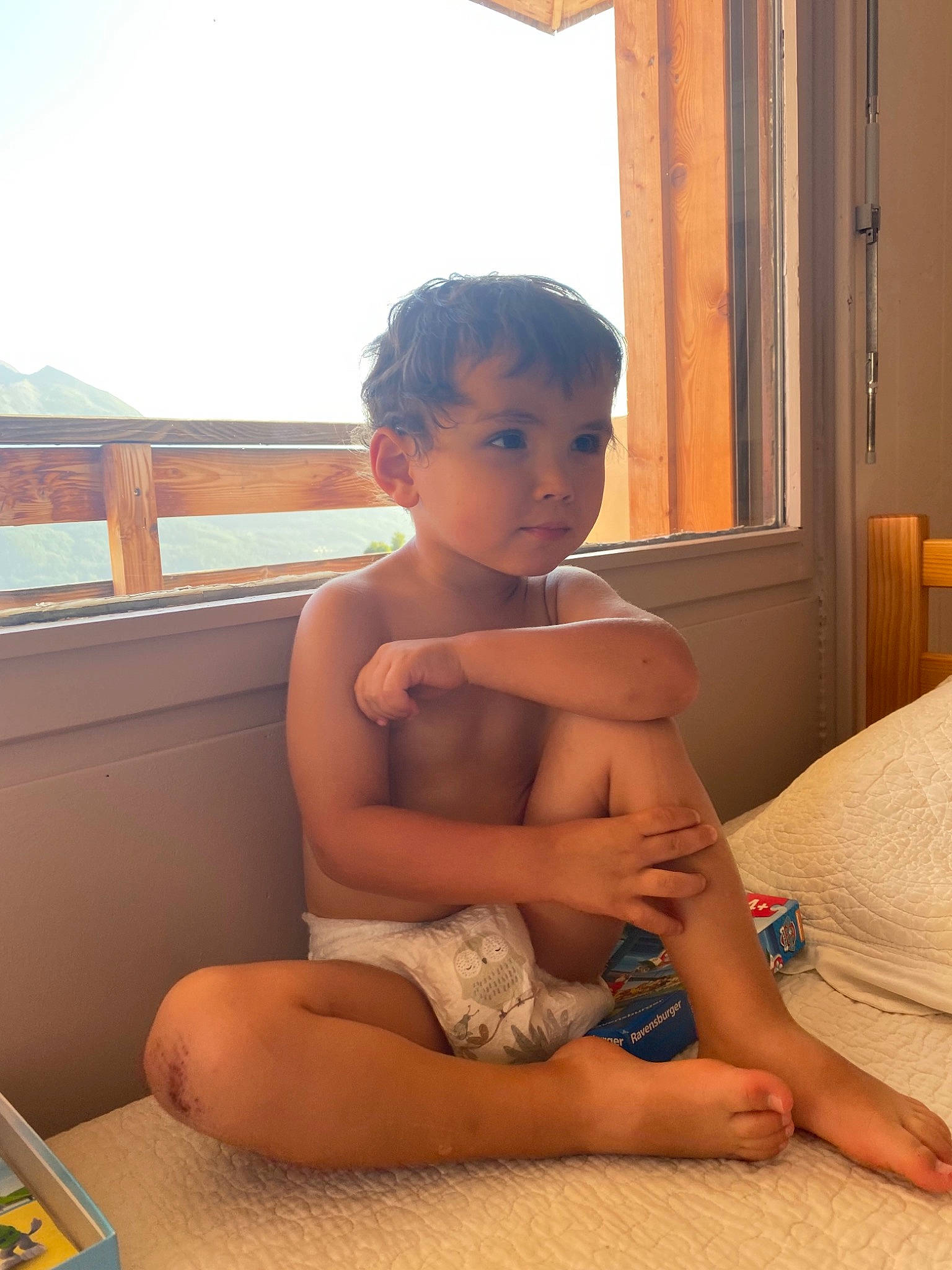 Lorenzo a rejoint le concours — aidez-le/la à gagner de superbes lots ! barechested, chest, comfort, elbow, flooring, hair, happy, knee, leg, neck, person, shoulder, skin, sky, summer, thigh, thumb, toddler, trunk, window