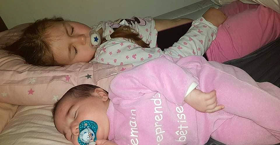 Shanna participe au concours pour gagner de l'argent avec cette photo : arm, baby, baby_toddler_clothing, beauty, cheek, child, comfort, eye, face, facial_expression, finger, gesture, hand, head, mouth, organ, people, person, pink, skin