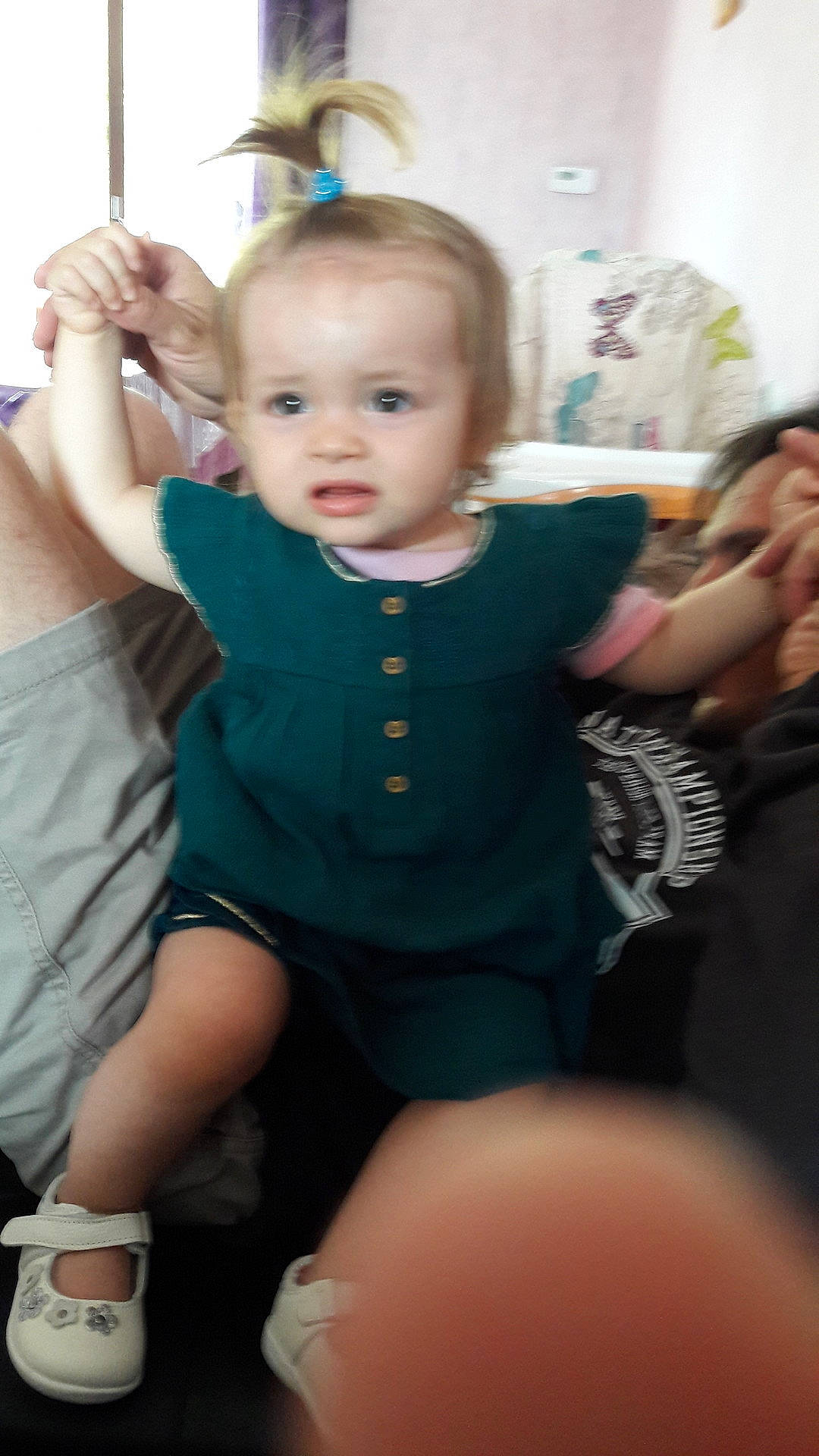 Chanel a rejoint le concours — aidez-le/la à gagner de superbes lots ! arm, child, day, eye, fun, girl, hair, hairstyle, hand, human_hair_color, infant, leg, mouth, organ, person, product, sitting, skin, smile, standing