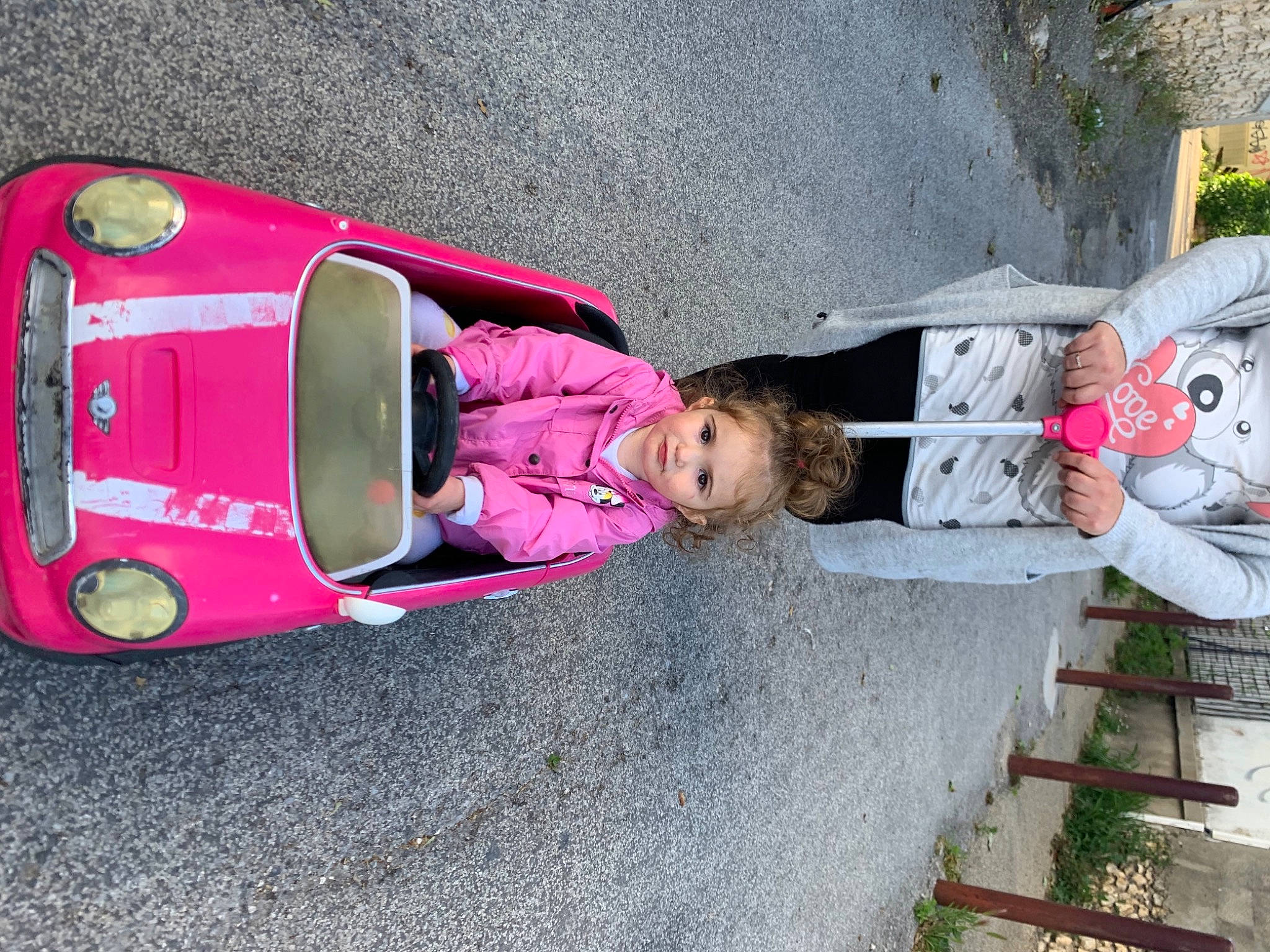 Lolena participe au concours pour gagner de l'argent avec cette photo : asphalt, automotive_design, automotive_exterior, automotive_lighting, bumper, car, fender, jacket, motor_vehicle, person, pink, plant, rolling, tire, toddler, tree, vehicle, vehicle_door, vertebrate, wheel