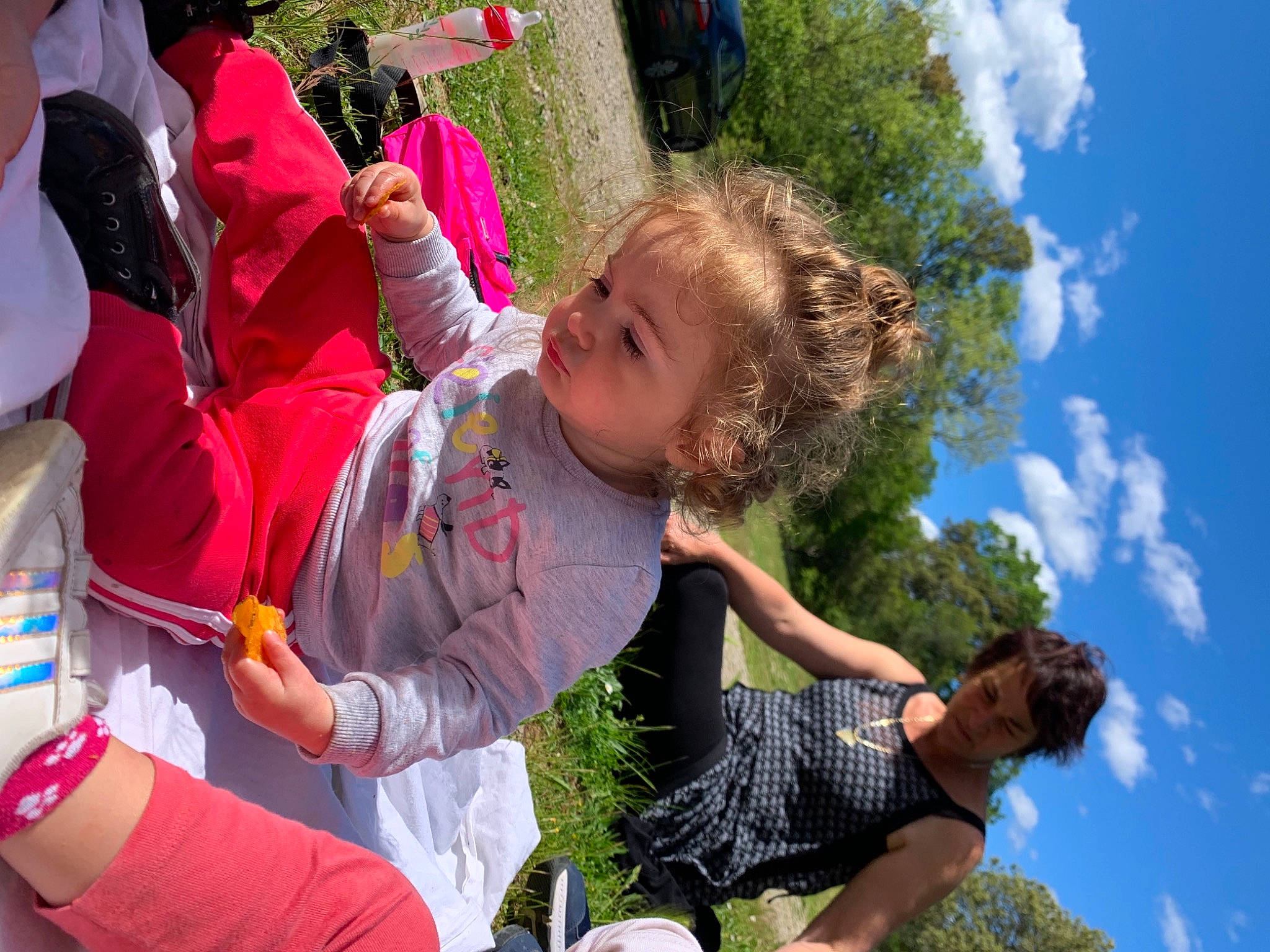 Lolena a rejoint le concours — aidez-le/la à gagner de superbes lots ! baby, child, city, cloud, daytime, event, fun, grass, green, happy, leisure, outdoor_play_equipment, people, people_in_nature, person, plant, recreation, sky, summer, toddler