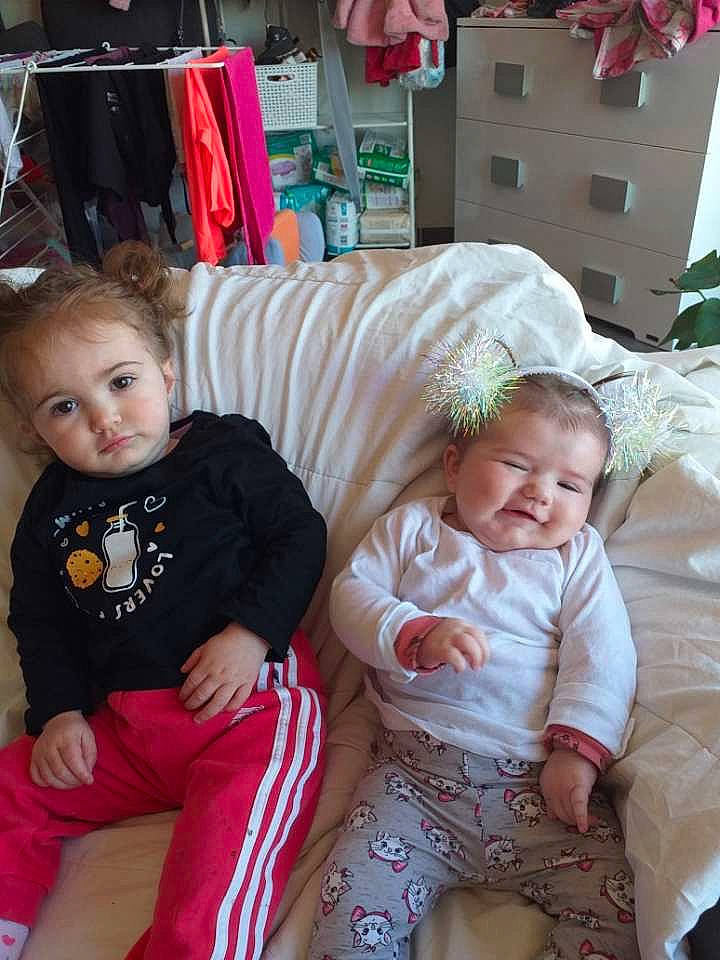 Luciana a rejoint le concours — aidez-le/la à gagner de superbes lots ! arm, baby, baby_toddler_clothing, child, clothing, comfort, eye, face, fun, happy, head, iris, lap, leg, people, person, skin, snapshot, textile, thigh