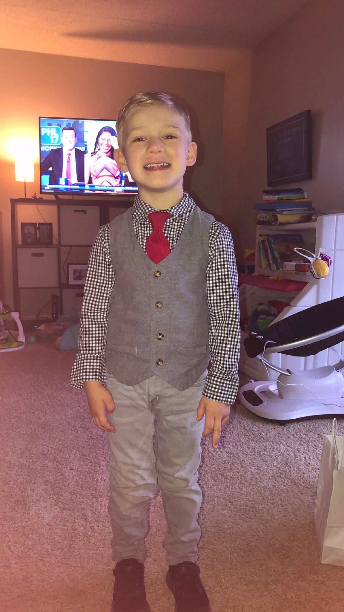 Michael is registered to the contest to win money with this photo: blazer, child, dress_shirt, event, face, fashion_design, flooring, formal_wear, fun, hair, jewellery, joy, led_backlit_lcd_display, person, picture_frame, room, sleeve, smile, suit, television