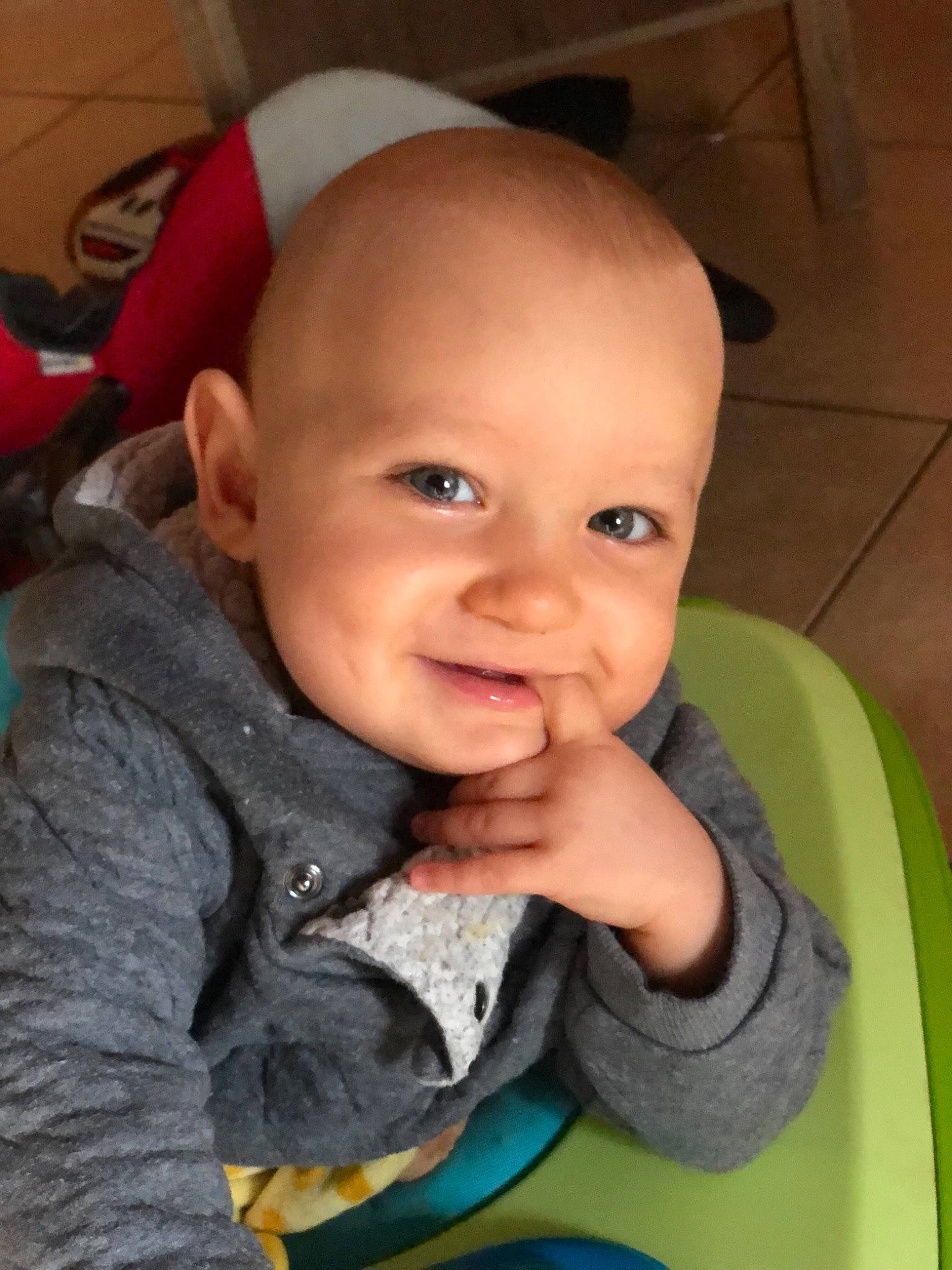 Tienzo a rejoint le concours — aidez-le/la à gagner de superbes lots ! baby, baby_toddler_clothing, cheek, ear, eyebrow, facial_expression, finger, forehead, gesture, happy, human_body, iris, joy, lip, mouth, nose, organ, person, product, skin