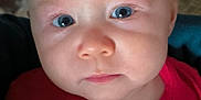 Thelio participe au concours pour gagner de l'argent avec cette photo : baby, infant, face, blue_eyes, red_clothing, close_up, child, portrait, young, cute, skin, head, expression, person, indoors, apparel, shirt, human, newborn, eyes