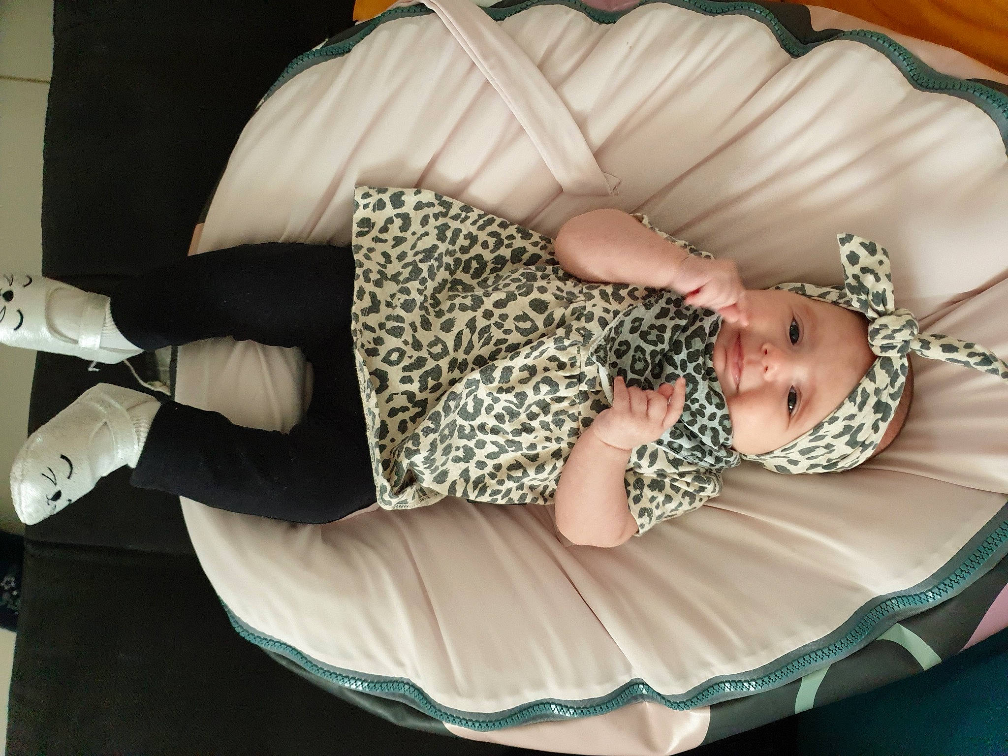 Carmela participe au concours pour gagner de l'argent avec cette photo : baby, baby_products, baby_sleeping, baby_toddler_clothing, bed, child, furniture, headwear, infant_bed, linens, person, product, sleep, toddler