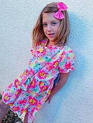 Flora participe au concours pour gagner de l'argent avec cette photo : child, dress, eye, fashion_design, hair, hairstyle, happy, headpiece, human, jeans, magenta, neck, outerwear, pattern, person, pink, skin, sleeve, street_fashion, thigh