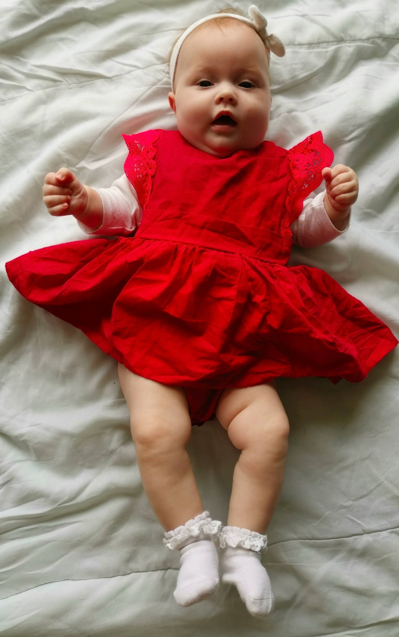 Lysia a rejoint le concours — aidez-le/la à gagner de superbes lots ! baby, baby_toddler_clothing, cheek, child, day_dress, dress, embellishment, finger, happy, head, human_leg, iris, magenta, one_piece_garment, pattern, person, pink, red, sleeve, smile