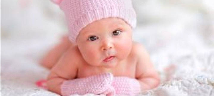 Geona is registered to the contest to win money with this photo: baby, baby_toddler_clothing, beauty, cap, child, comfort, fashion_accessory, finger, fun, happy, headgear, headwear, knit_cap, linens, nail, person, pink, skin, smile, textile