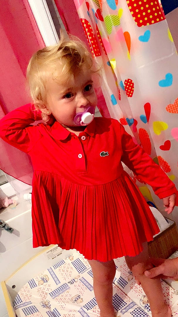 Lyhana participe au concours pour gagner de l'argent avec cette photo : baby_toddler_clothing, blond, child, day_dress, dress, event, facial_expression, fashion_design, fun, happy, magenta, pattern, people, person, pink, skin, sleeve, smile, standing, thigh