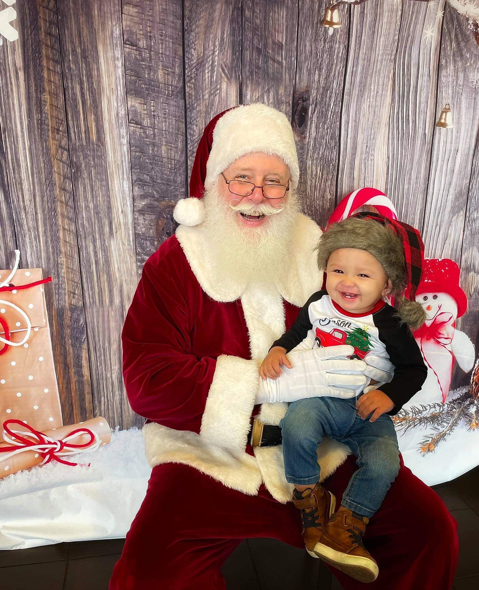 Sander joined the competition — help win amazing prizes! cap, christmas, christmas_decoration, christmas_eve, costume_hat, event, facial_expression, fun, fur_clothing, happy, head, headwear, holiday, human_body, joy, lap, leg, person, red, santa_claus