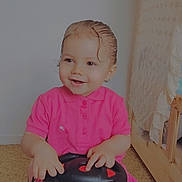 Katalëya participe au concours pour gagner de l'argent avec cette photo : bed, blanket, carpet, child, cute, floor, furniture, happy, indoors, person, pink_dress, playtime, room, sitting, smiling, steering_wheel, toddler, toy_car, wet_hair, young_child