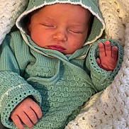 Teylie a rejoint le concours — aidez-le/la à gagner de superbes lots ! baby, newborn, sleeping, blanket, knitwear, hood, hand, peaceful, cozy, soft, infant, cute, warm, wrapped, child, portrait, relaxing, indoors, comfort, closeup