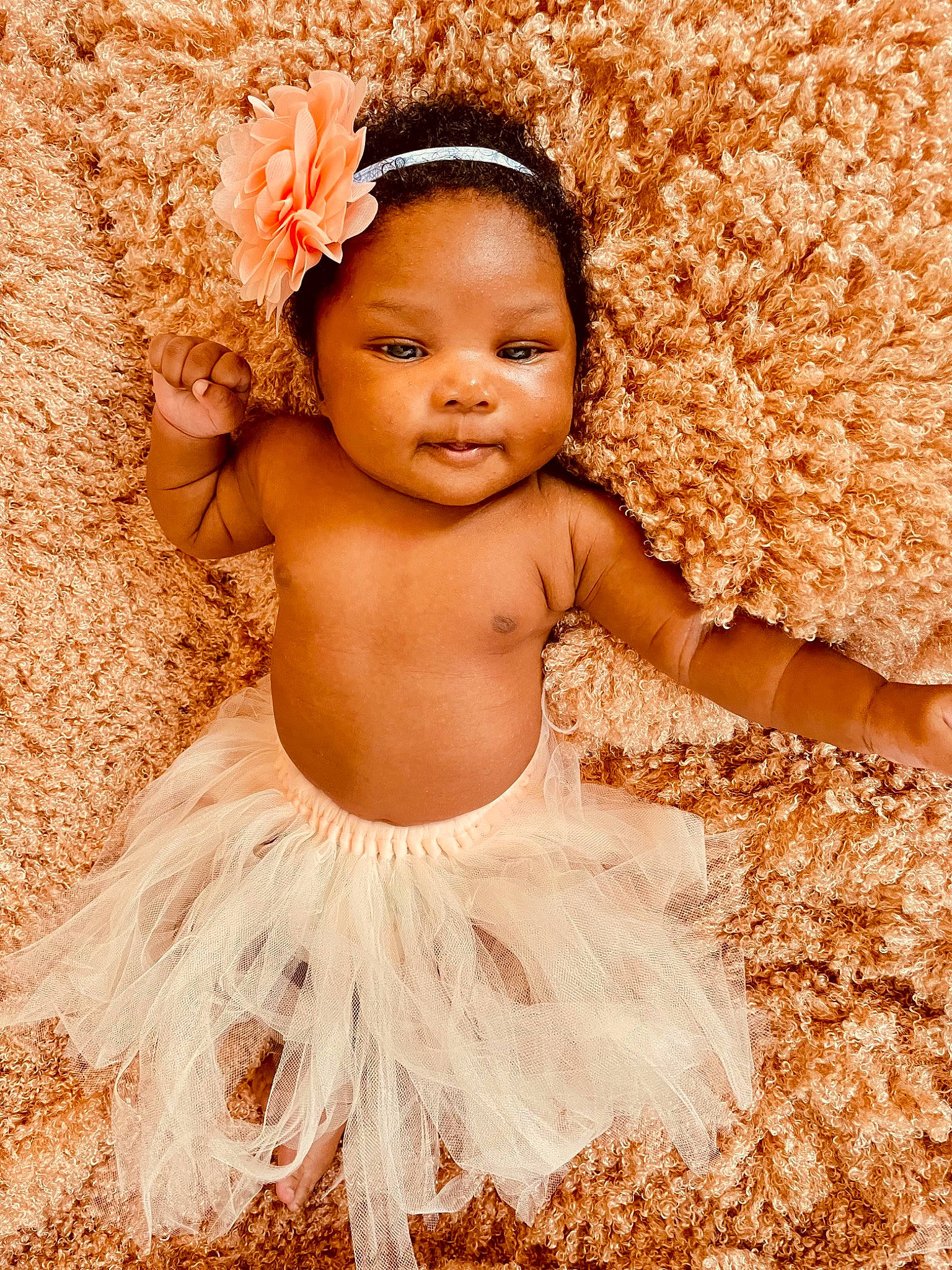 Kenaya participe au concours pour gagner de l'argent avec cette photo : baby, baby_toddler_clothing, ballet_tutu, bridal_accessory, child, day_dress, event, fashion_accessory, flash_photography, flooring, flower, hair_accessory, happy, headband, headgear, headpiece, jewellery, person, petal, smile