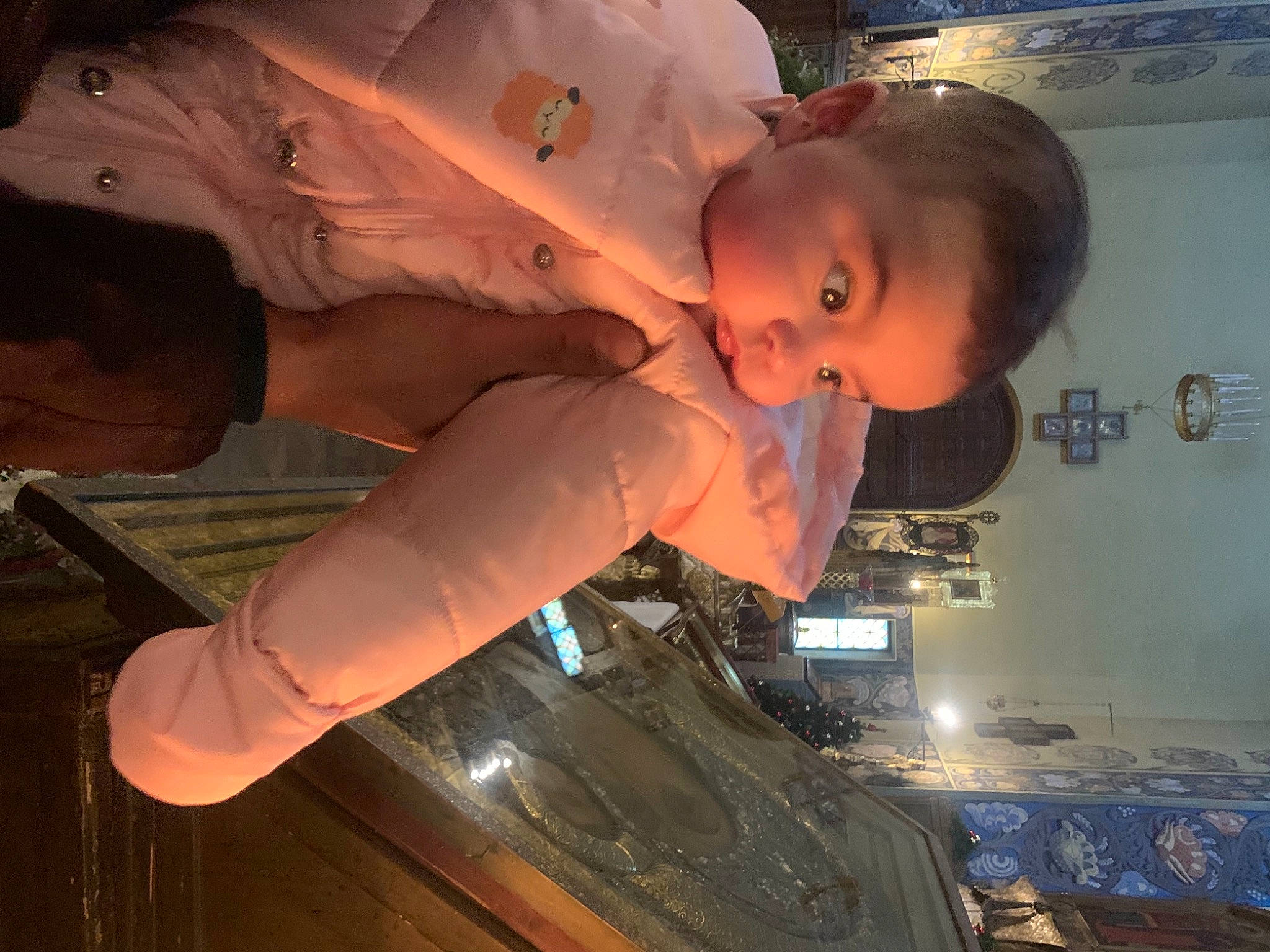 Ewa participe au concours pour gagner de l'argent avec cette photo : abdomen, baby, child, elbow, flash_photography, fun, hairstyle, hand, happy, hat, human_leg, person, room, sky, smile, space, toddler, tree, wood