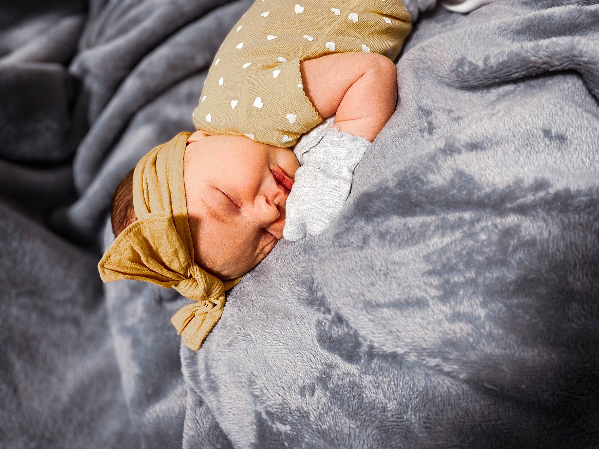 Laikyn is registered to the contest to win money with this photo: arm, baby, baby_toddler_clothing, comfort, finger, gesture, grass, hand, happy, human_leg, joint, nail, people_in_nature, person, skin, sleeve, textile, thumb, toddler, wood