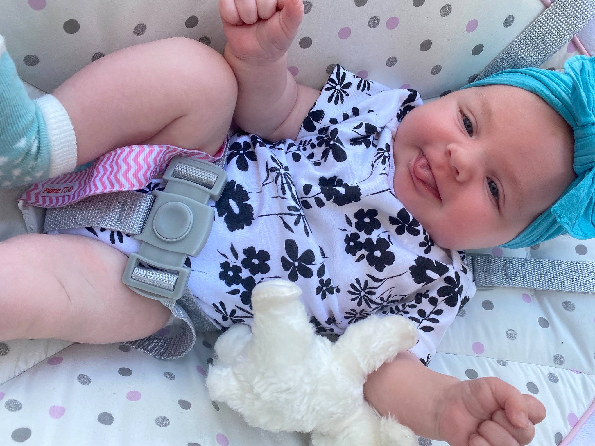 Laikyn is registered to the contest to win money with this photo: arm, baby, baby_toddler_clothing, cheek, comfort, eyelash, finger, gesture, hand, headwear, human, mammal, mouth, organ, person, product, skin, sleeve, smile, textile