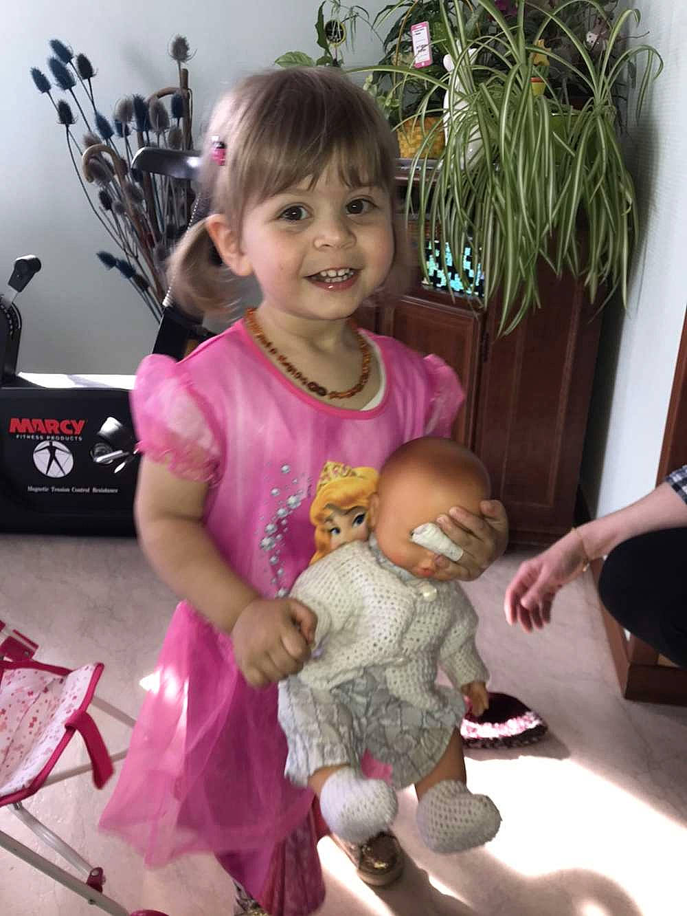 Lizie participe au concours pour gagner de l'argent avec cette photo : baby, baby_toddler_clothing, child, event, facial_expression, fun, hairstyle, happy, iris, joy, mammal, people, person, pink, plant, product, purple, skin, smile, standing