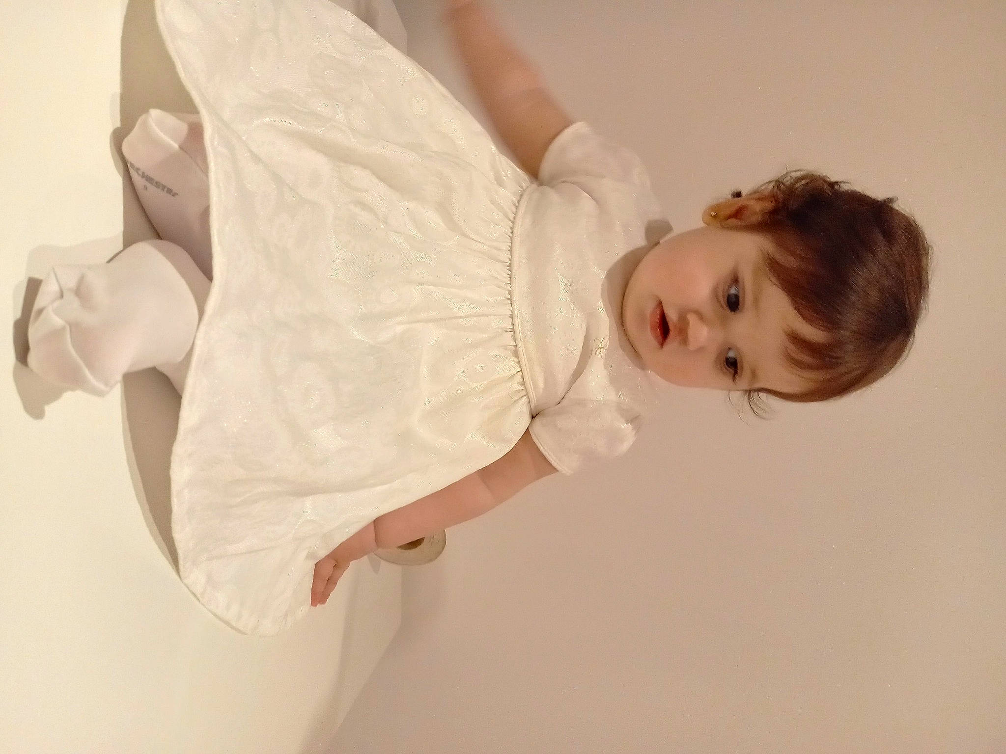 Delia participe au concours pour gagner de l'argent avec cette photo : abdomen, baby_toddler_clothing, chest, comfort, day_dress, dress, elbow, flash_photography, gesture, happy, human_leg, knee, neck, person, shoulder, sleeve, thigh, toddler, trunk, waist