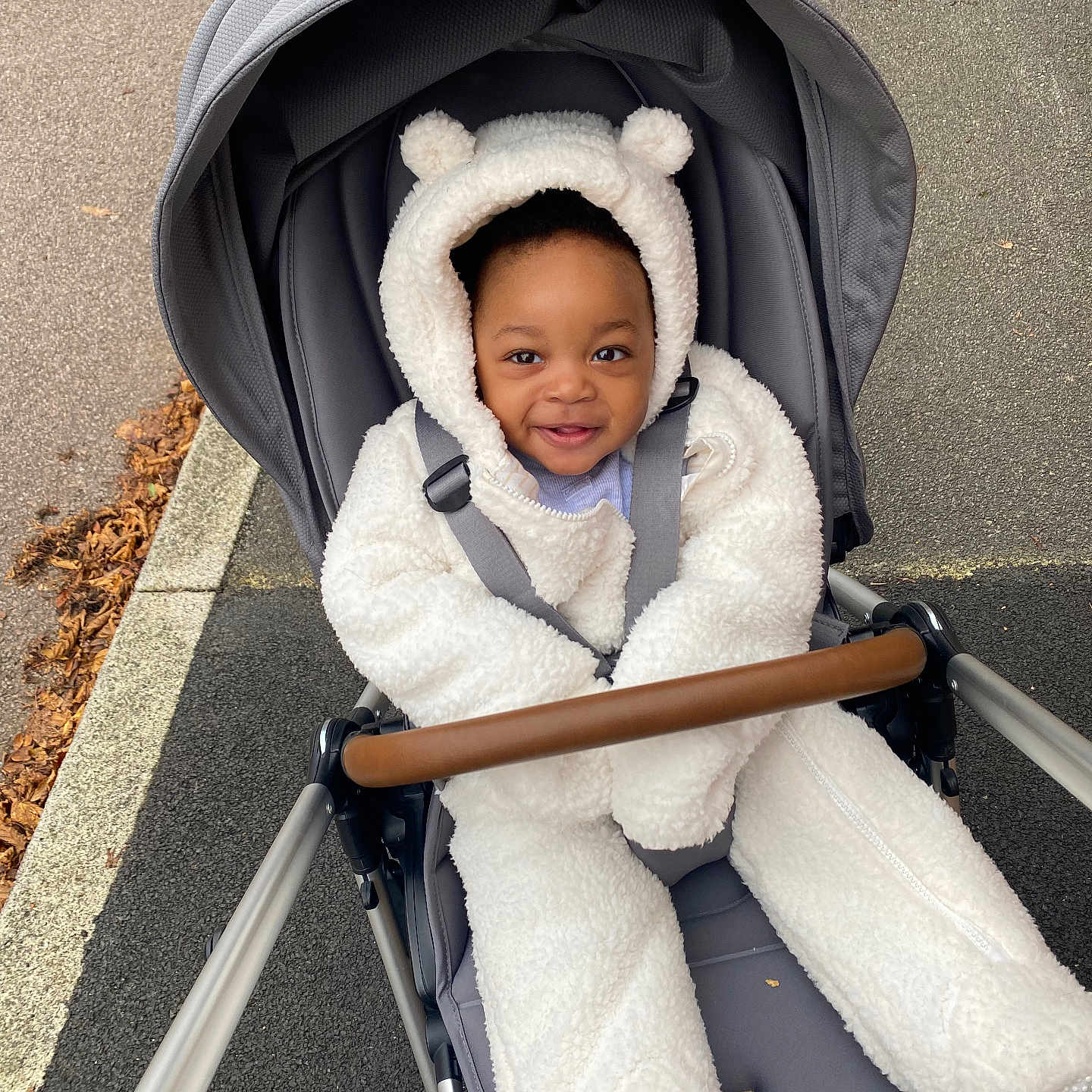Conrad is registered to the contest to win money with this photo: accessories, alley, alloywheel, architecture, baby, bed, blazer, bodypart, bonnet, buggy, building, cap, car, car_interior, carriage, carseat, carwheel, city, clothing, coat