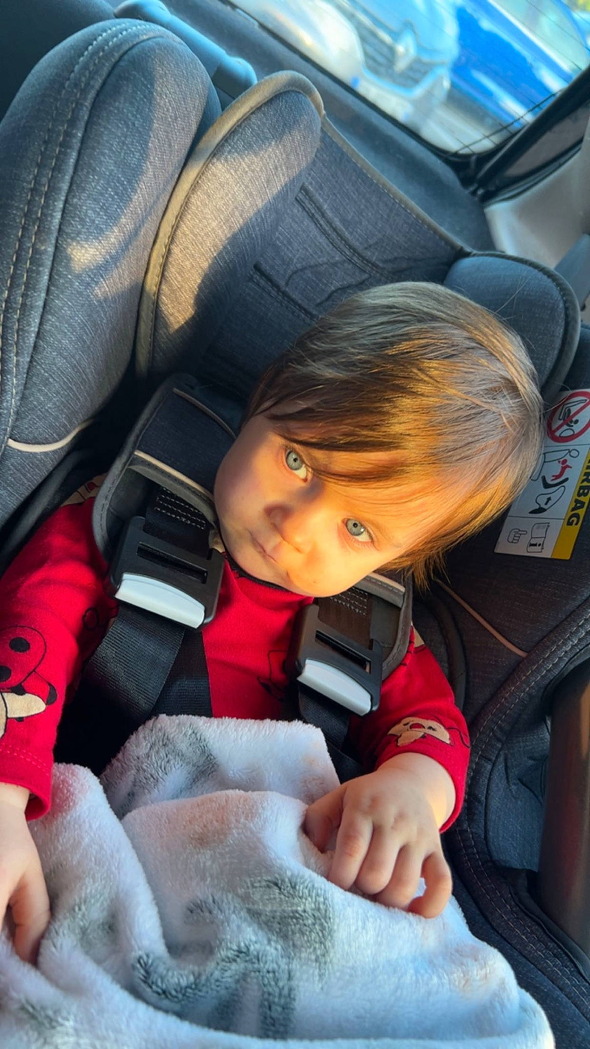 Thya participe au concours pour gagner de l'argent avec cette photo : auto_part, automotive_design, baby_products, car_seat, car_seat_cover, child, comfort, cool, fun, happy, head_restraint, motor_vehicle, mouth, person, product, sitting, skin, steering_wheel, toddler, travel