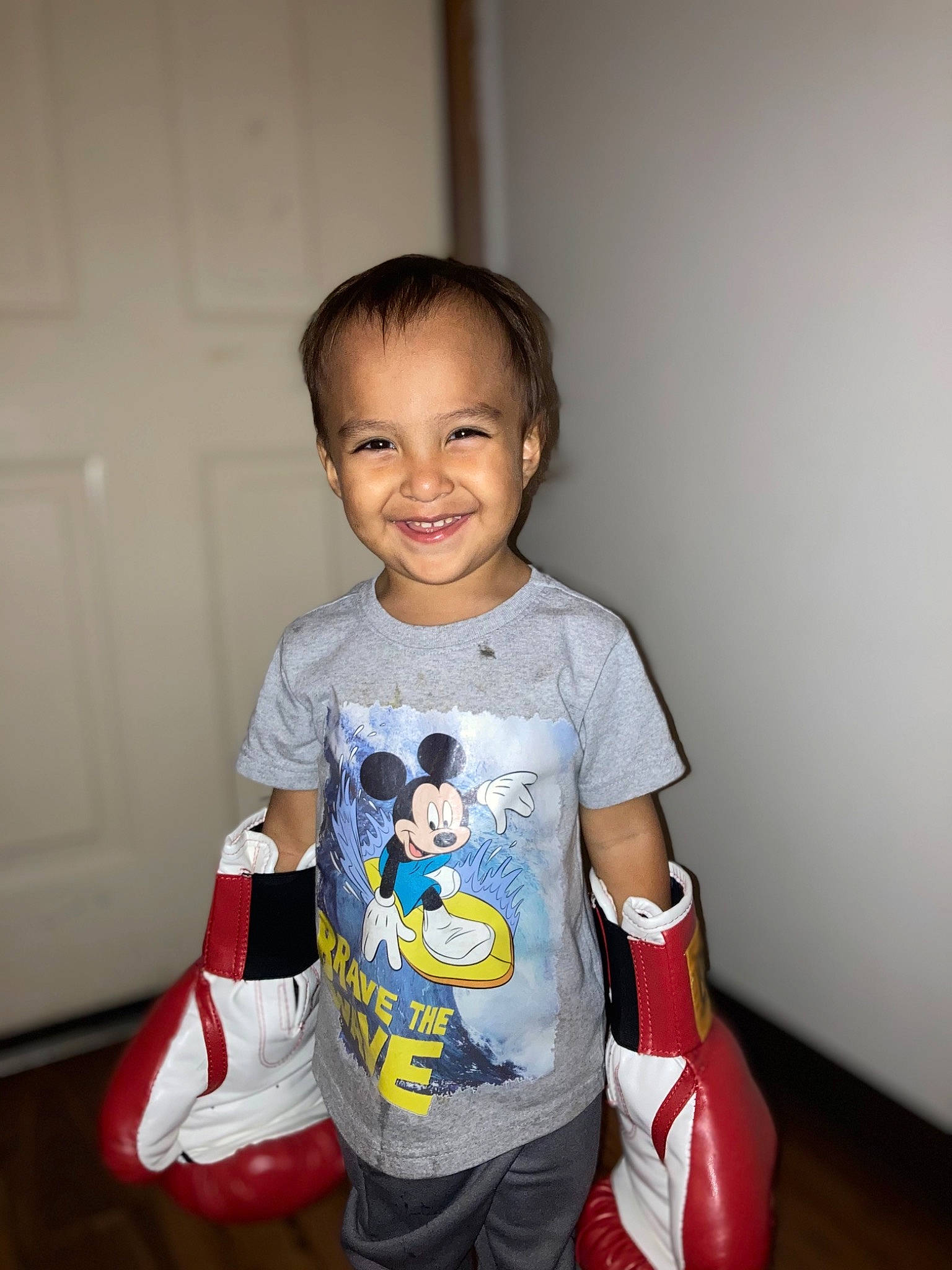 Ismael is registered to the contest to win money with this photo: baby_toddler_clothing, carmine, child, door, elbow, eye, fictional_character, flash_photography, flooring, fun, happy, human_body, joy, person, play, room, sitting, sleeve, smile, standing