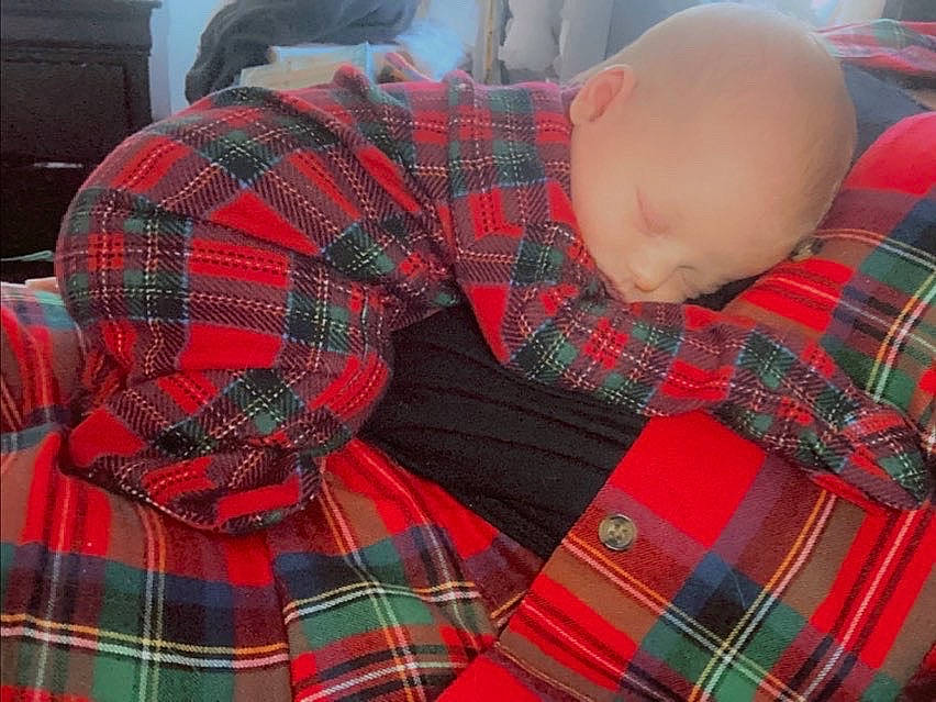 Jay is registered to the contest to win money with this photo: abdomen, baby, carmine, collar, comfort, linens, pattern, person, plaid, red, sleeve, tartan, textile, thigh, toddler, toy