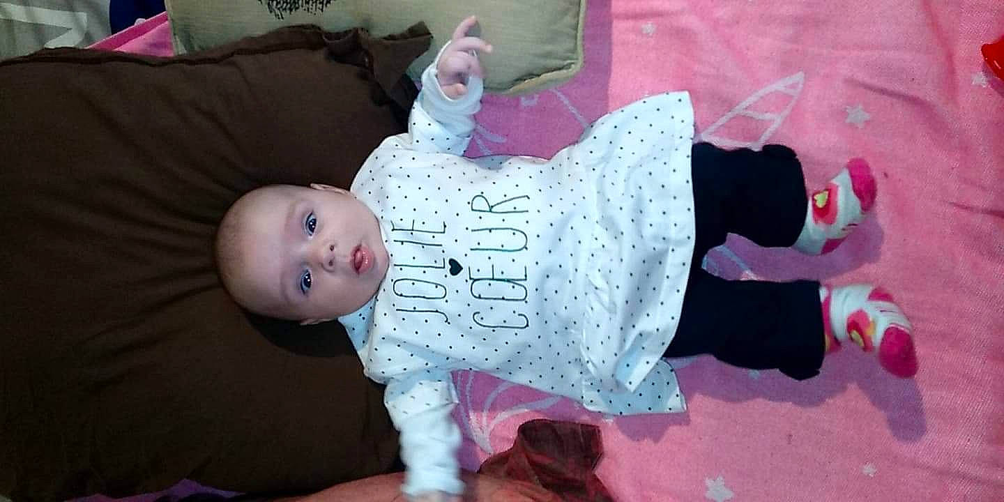 Lilou participe au concours pour gagner de l'argent avec cette photo : baby, child, person, pink, toddler