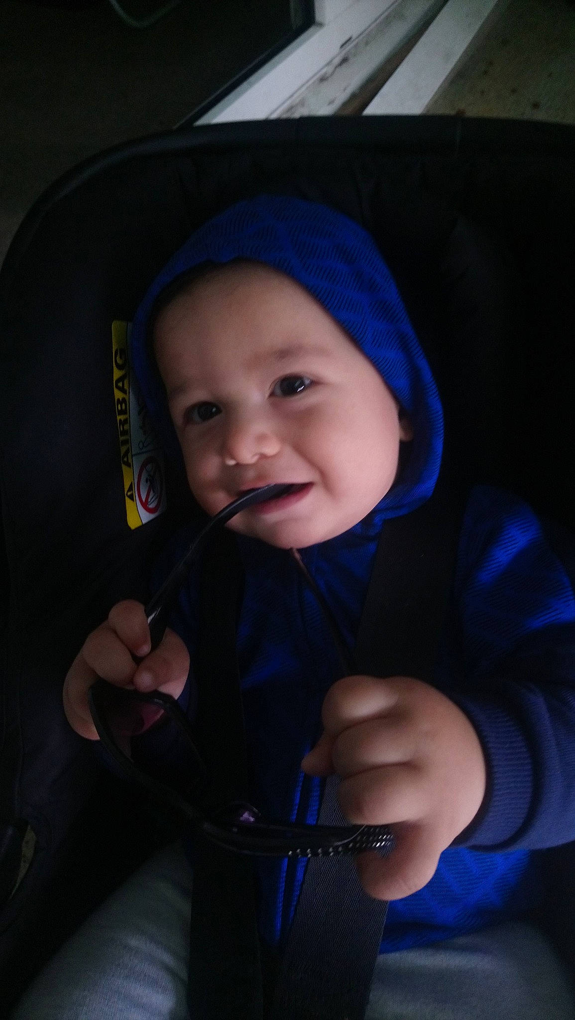 Adam participe au concours pour gagner de l'argent avec cette photo : baby, blue, cheek, child, electric_blue, eye, face, fictional_character, finger, hand, hat, head, headgear, hoodie, outerwear, person, photography, product, skin, smile
