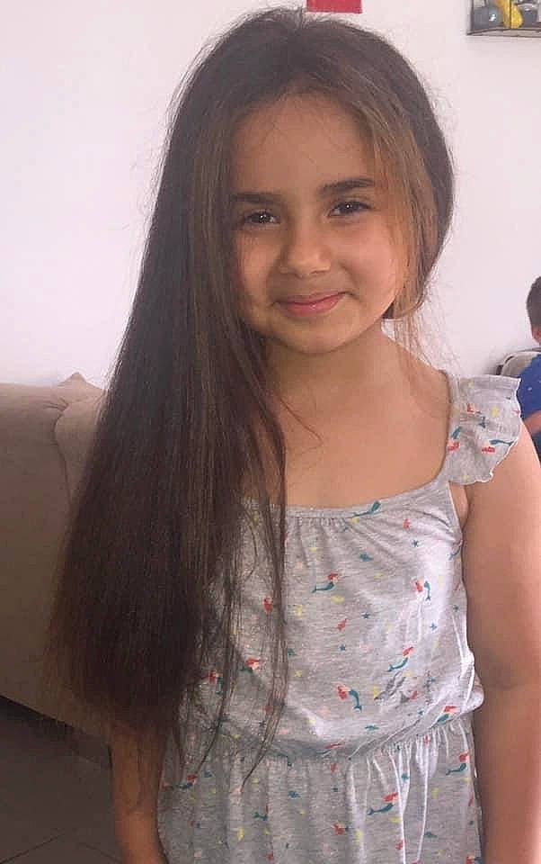 Bouchra a rejoint le concours — aidez-le/la à gagner de superbes lots ! black_hair, cheek, chin, eyebrow, eyelash, face, hair, happy, head, iris, joint, joy, lip, neck, nose, person, plant, shoulder, skin, sleeve