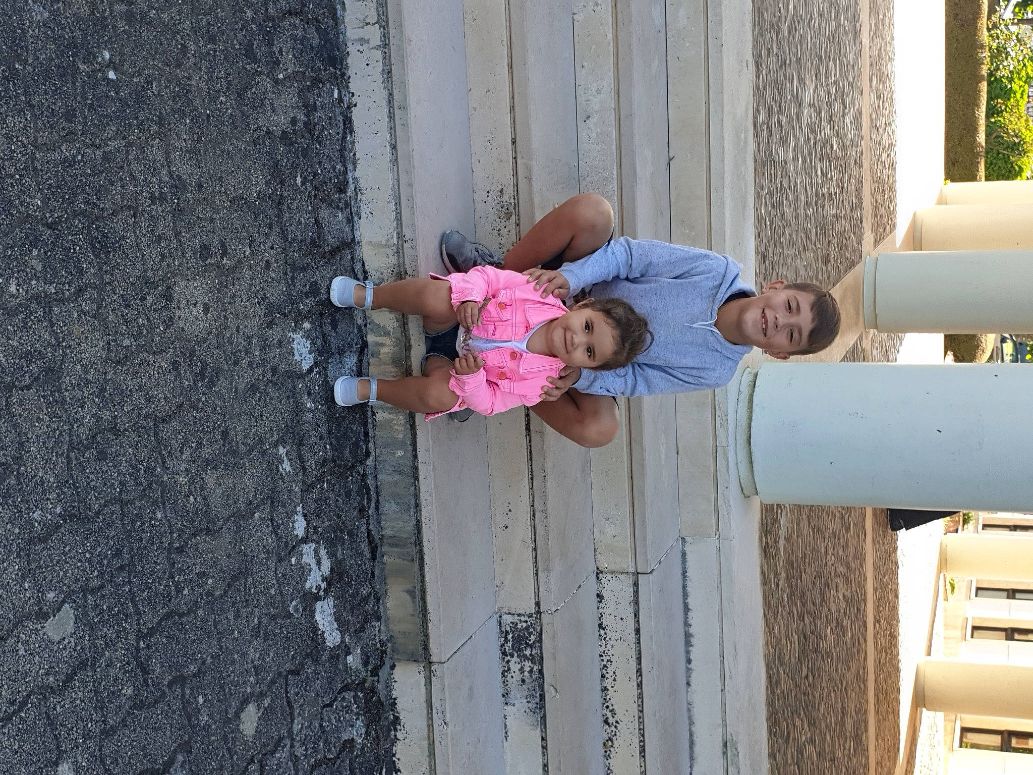 Kalya participe au concours pour gagner de l'argent avec cette photo : flower, joy, person, pink, plant, wood