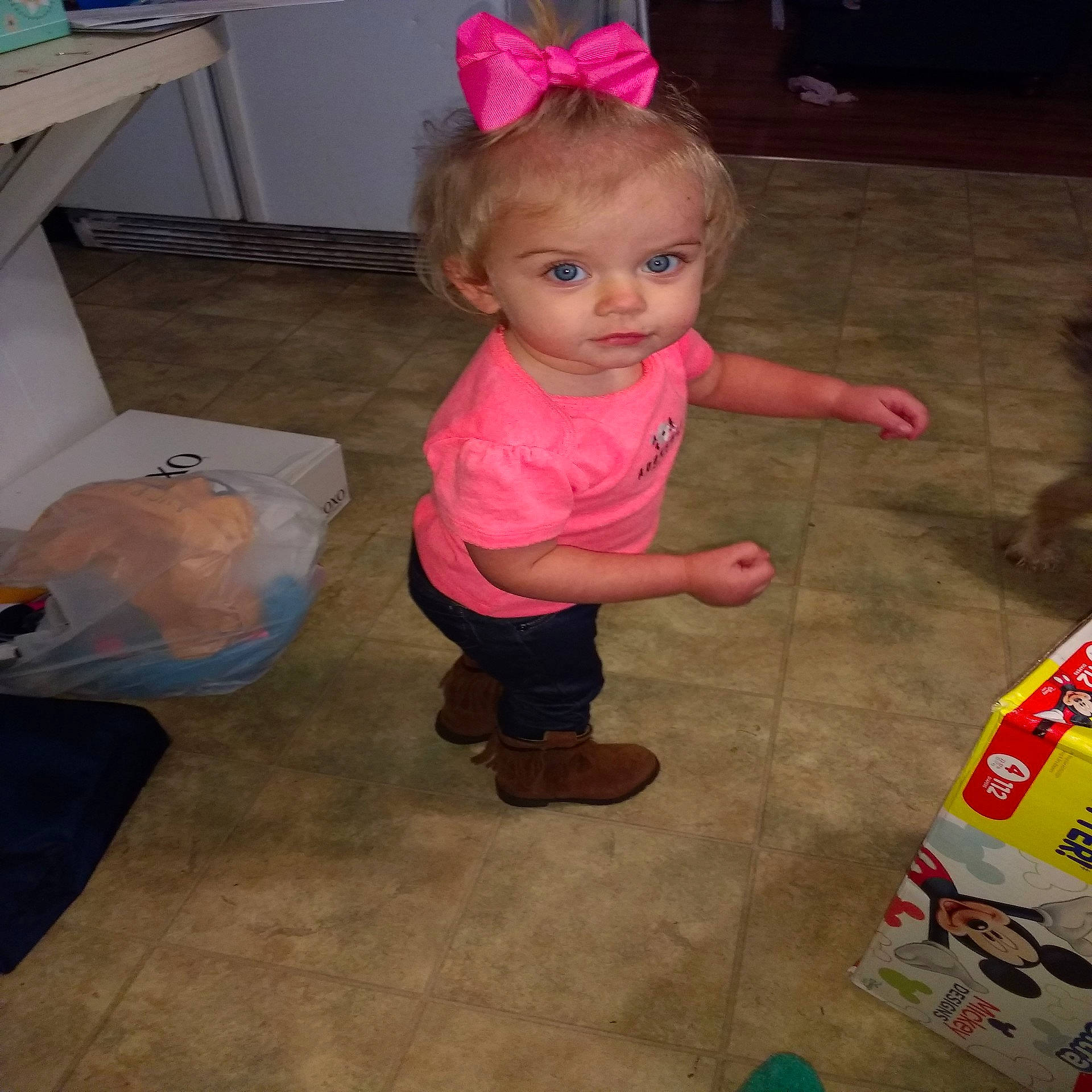 Arorah is registered to the contest to win money with this photo: