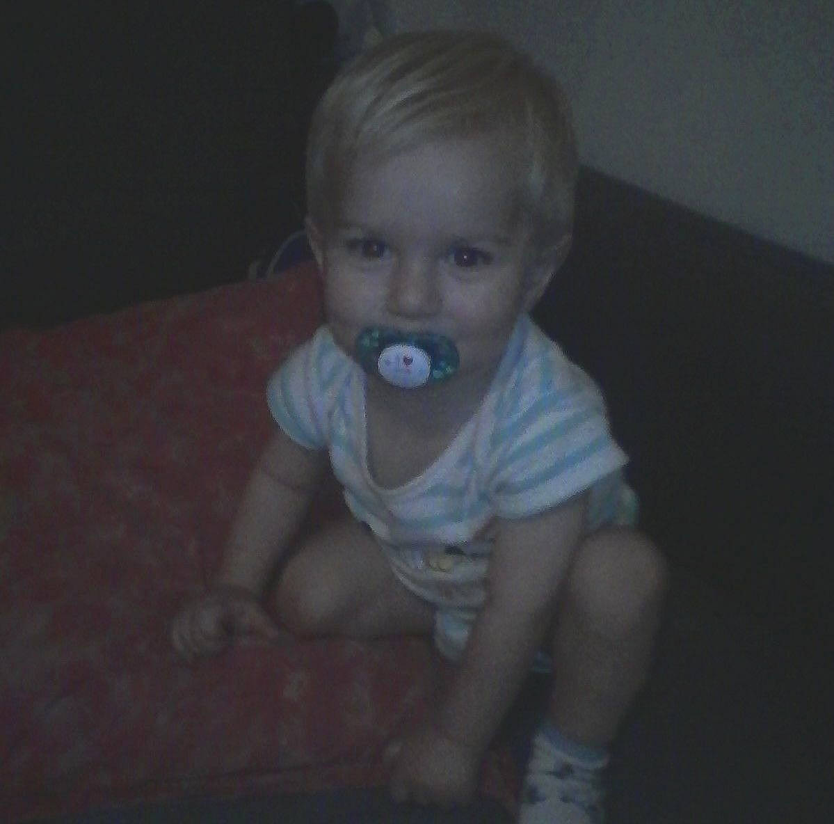 Maëron a rejoint le concours — aidez-le/la à gagner de superbes lots ! baby, blond, cheek, child, chin, eye, face, hair, hairstyle, head, human, iris, lip, mouth, nose, organ, person, skin, smile, standing