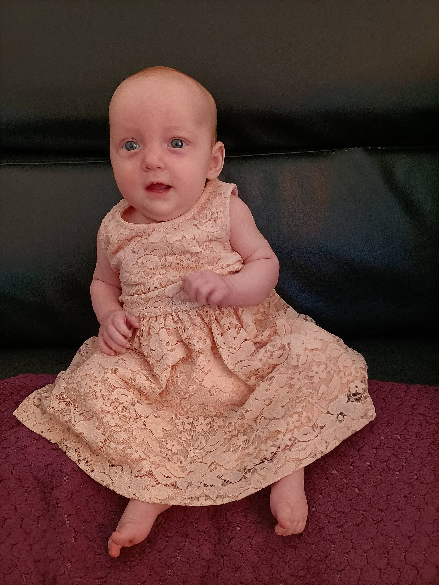 Zélya a rejoint le concours — aidez-le/la à gagner de superbes lots ! baby, baby_toddler_clothing, cheek, child, comfort, day_dress, embellishment, floor, flooring, happy, human_leg, one_piece_garment, pattern, peach, person, pink, ruffle, sitting, skin, sleeve